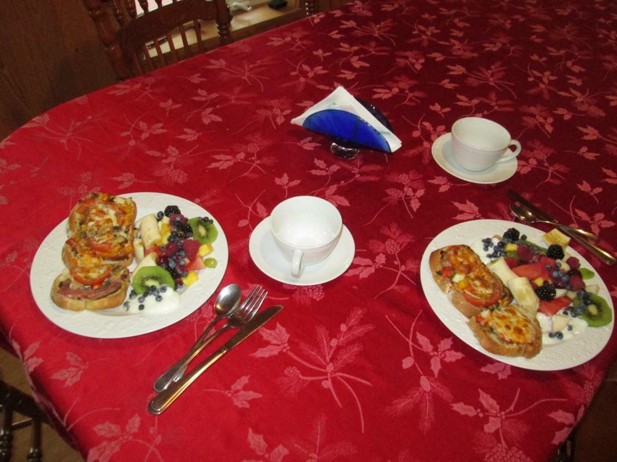 Gite La Maison Chez J.P. Bed And Breakfast Havre Aux Maisons Bagian luar foto